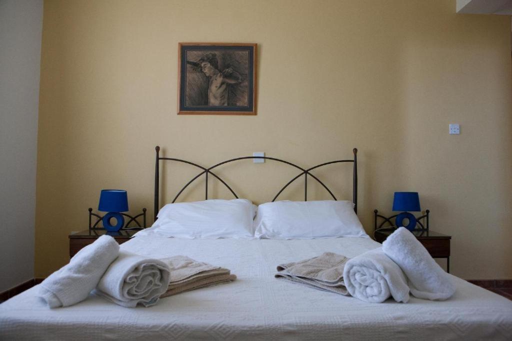Banana Sunset Villas Paphos ภายนอก รูปภาพ