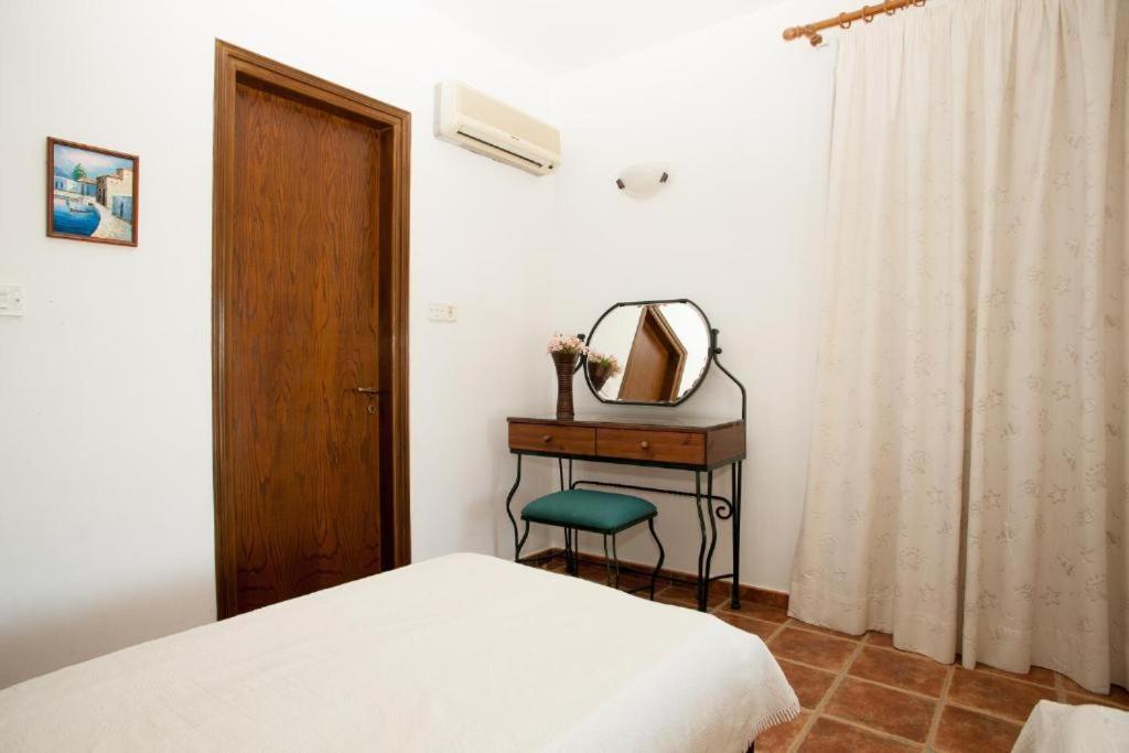 Banana Sunset Villas Paphos ภายนอก รูปภาพ