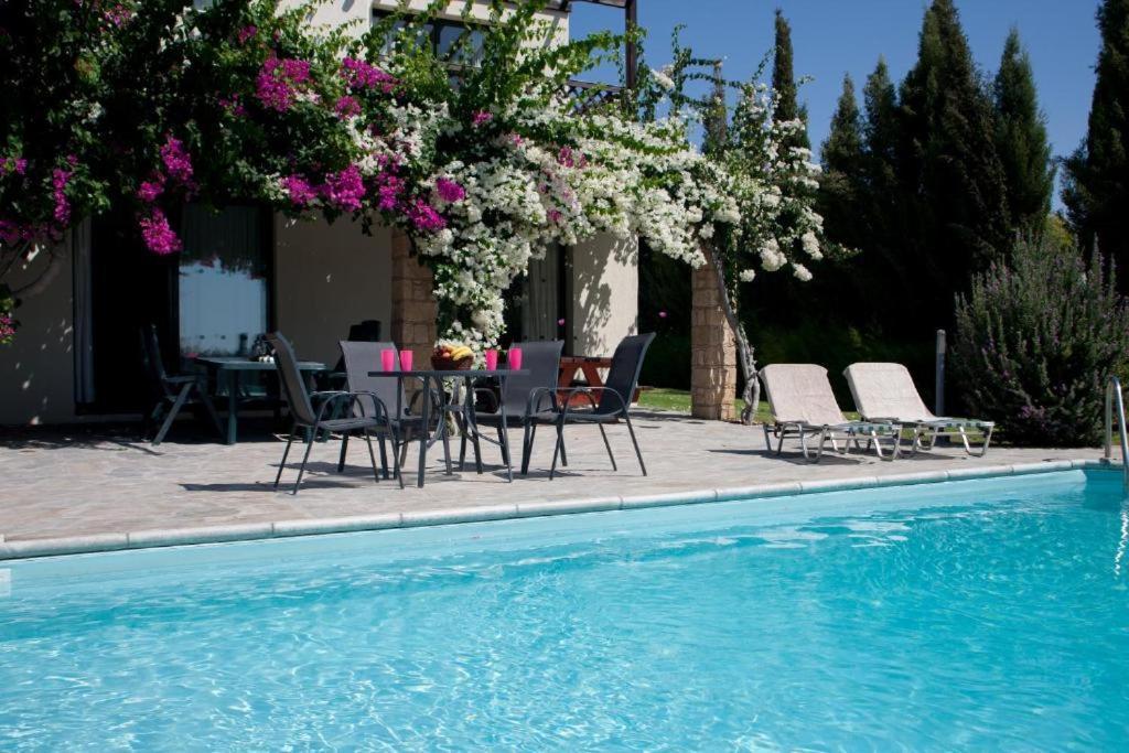 Banana Sunset Villas Paphos ภายนอก รูปภาพ
