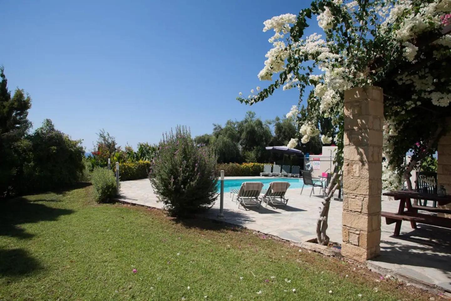 Banana Sunset Villas Paphos ภายนอก รูปภาพ