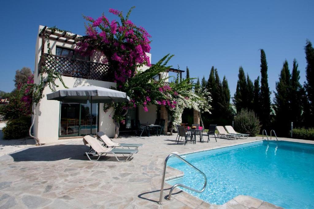 Banana Sunset Villas Paphos ภายนอก รูปภาพ